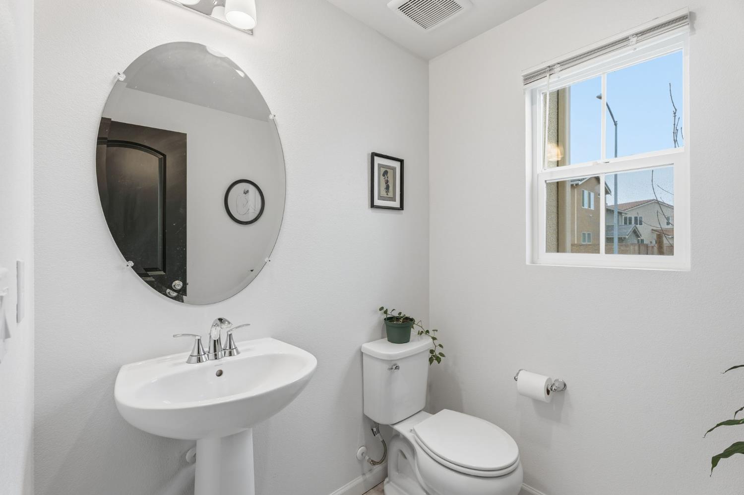 6672 E Washington Ave, Fresno, CA 93727