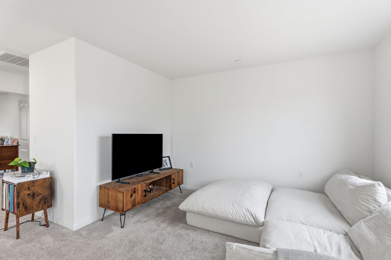 6672 E Washington Ave, Fresno, CA 93727