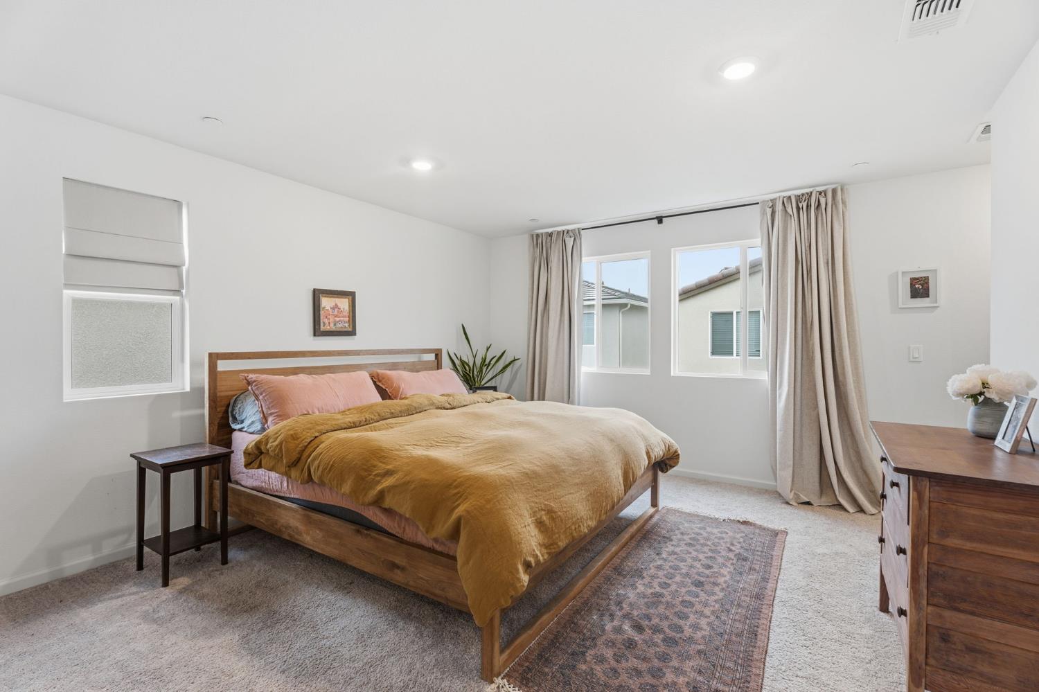 6672 E Washington Ave, Fresno, CA 93727