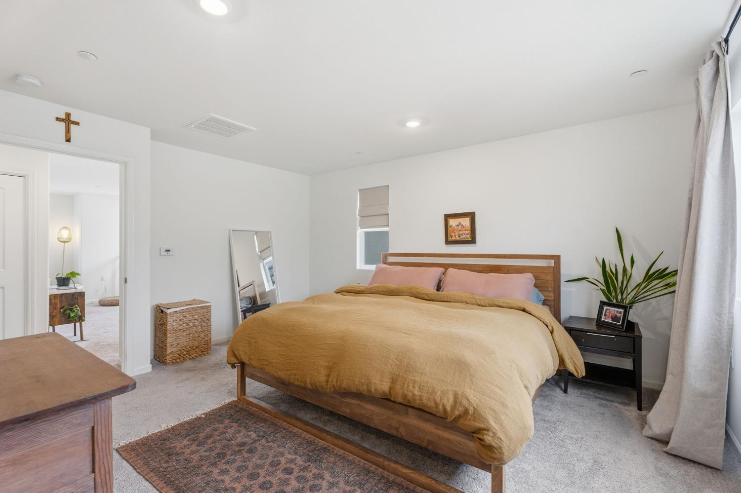 6672 E Washington Ave, Fresno, CA 93727