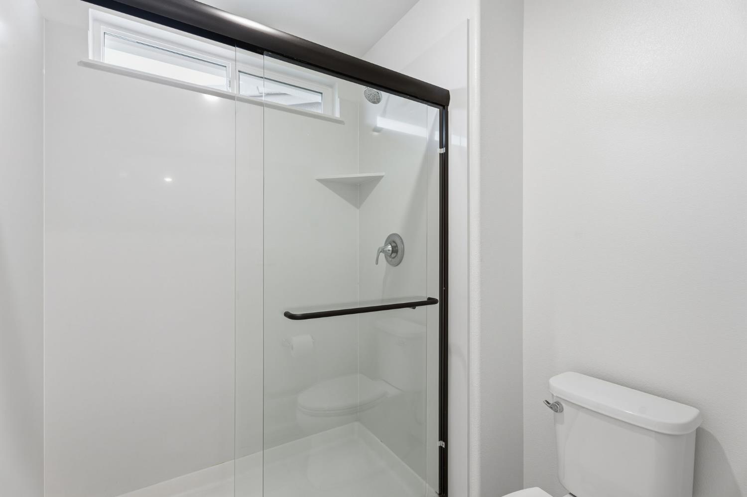 6672 E Washington Ave, Fresno, CA 93727