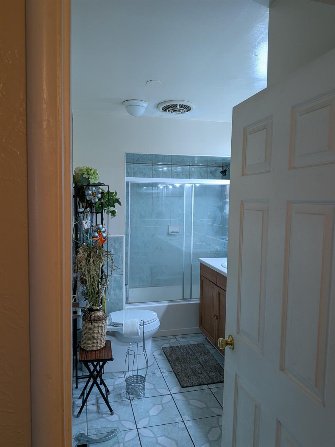 5209 N Angus Ave, Fresno, CA 93710