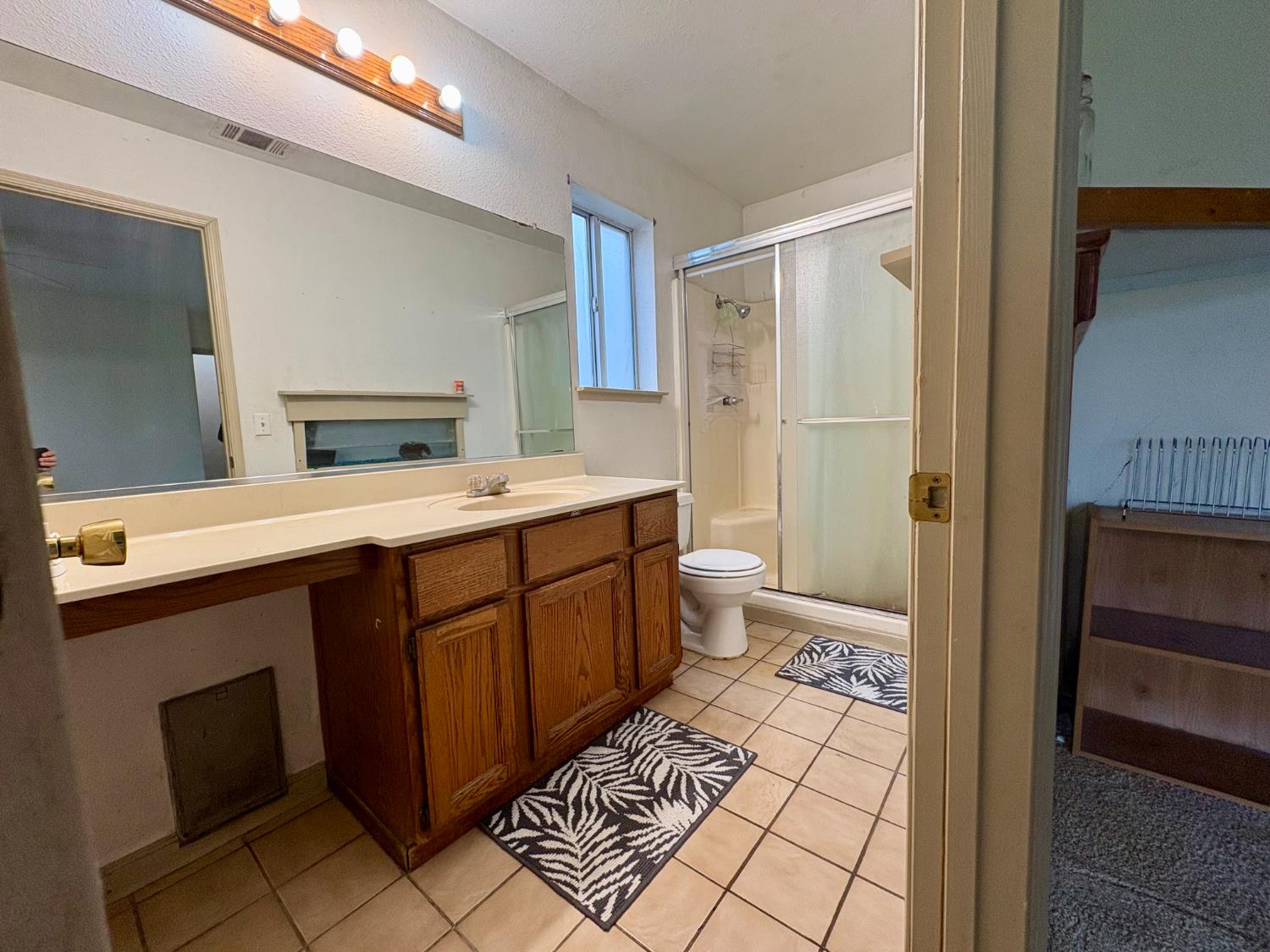 1900 E College Ave, Visalia, CA 93292