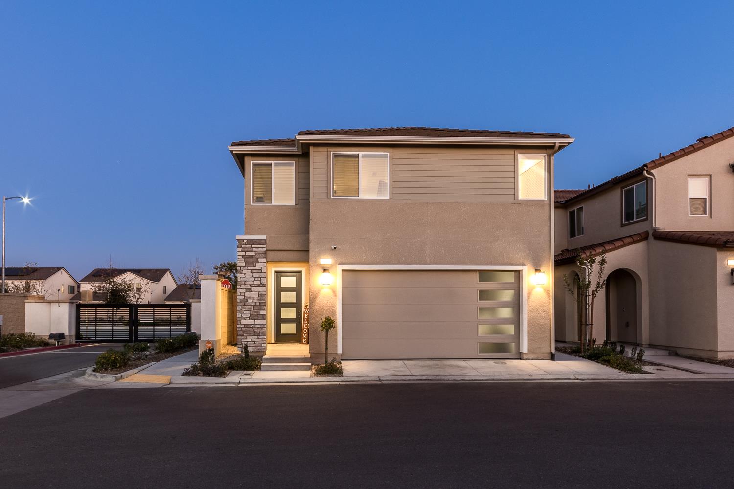 2037 N Rogers Ln, Clovis, CA 93619