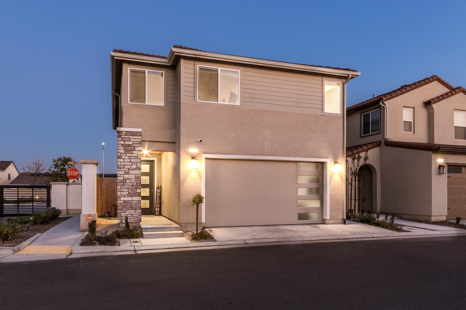 2037 N Rogers Ln, Clovis, CA 93619