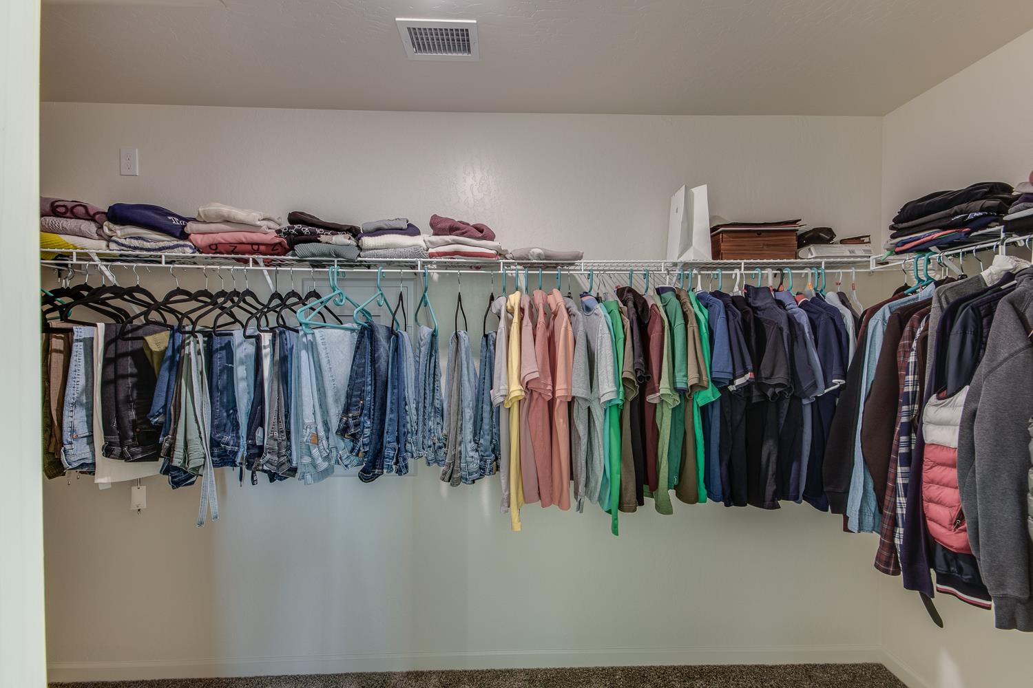 2037 N Rogers Ln, Clovis, CA 93619