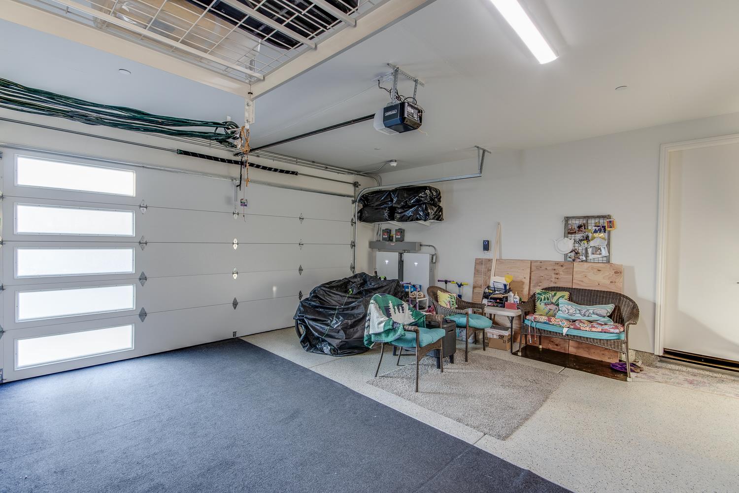 2037 N Rogers Ln, Clovis, CA 93619