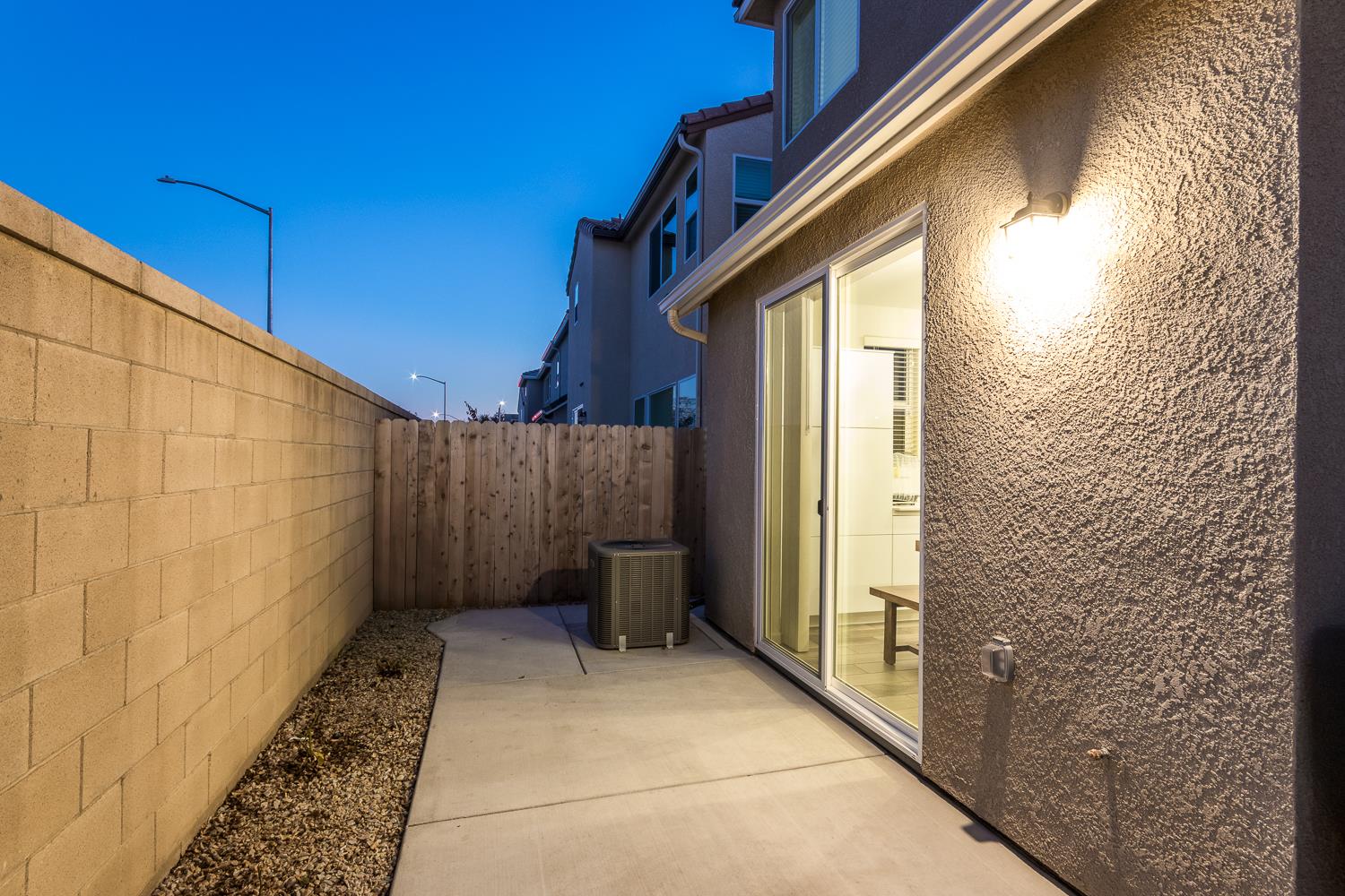 2037 N Rogers Ln, Clovis, CA 93619