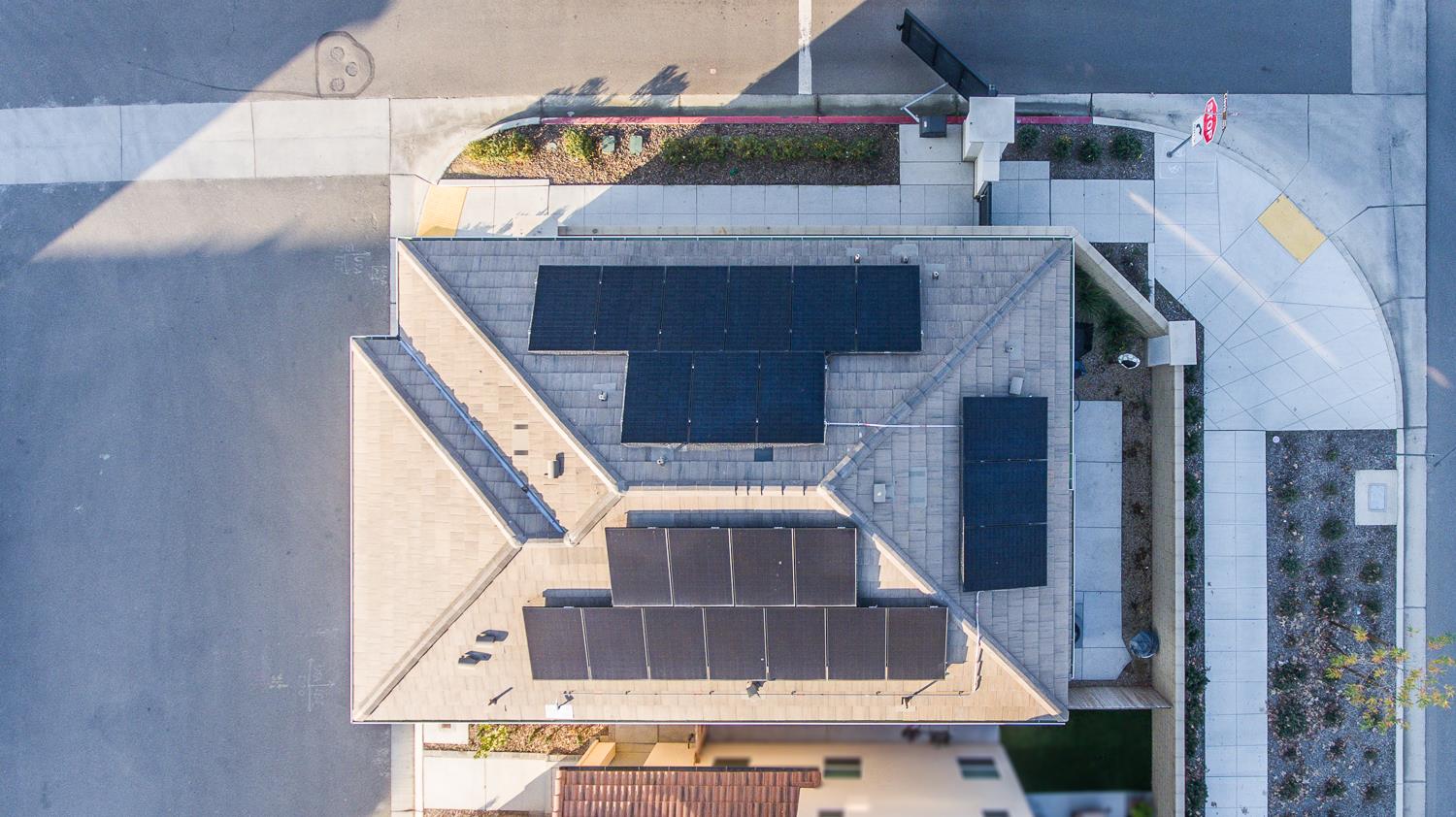 2037 N Rogers Ln, Clovis, CA 93619