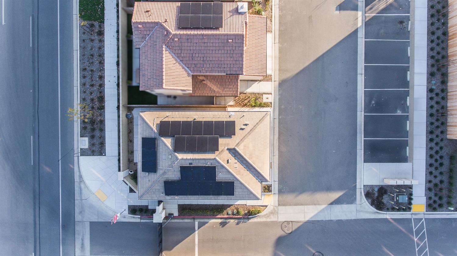 2037 N Rogers Ln, Clovis, CA 93619