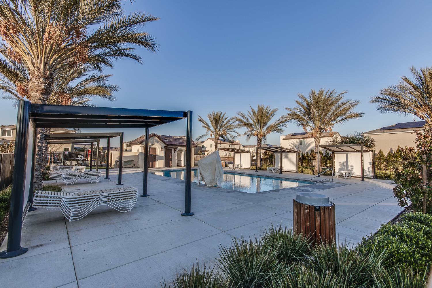 2037 N Rogers Ln, Clovis, CA 93619