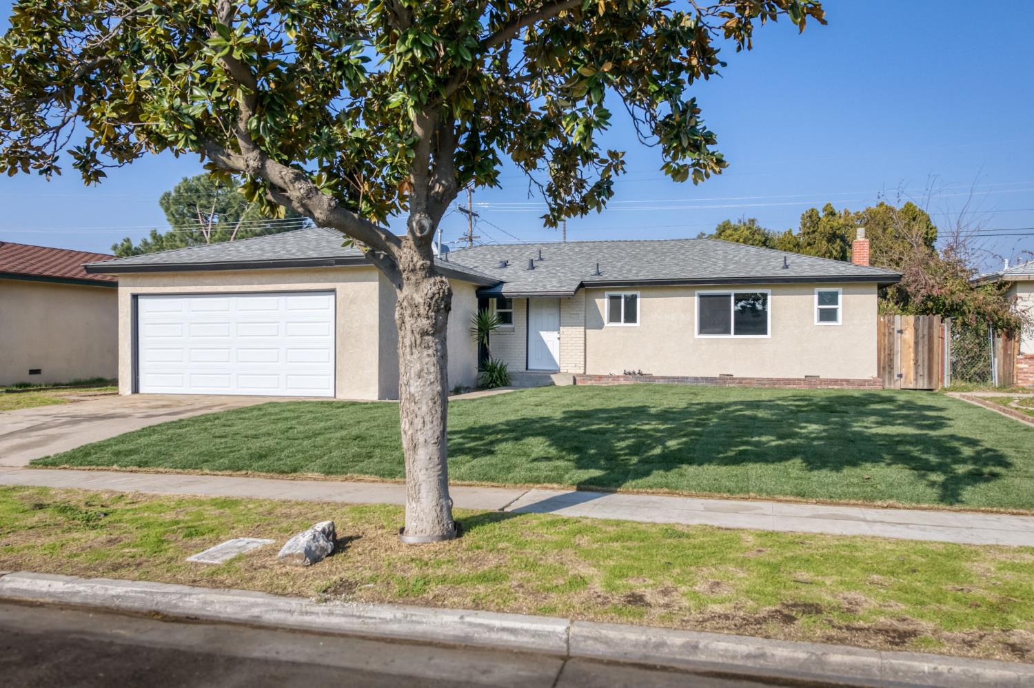 4031 E Pontiac Way, Fresno, CA 93726