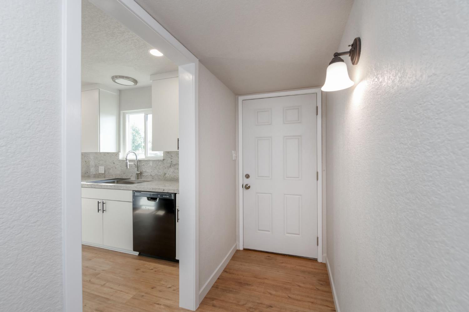 4031 E Pontiac Way, Fresno, CA 93726