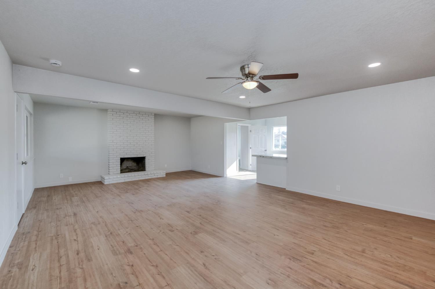 4031 E Pontiac Way, Fresno, CA 93726