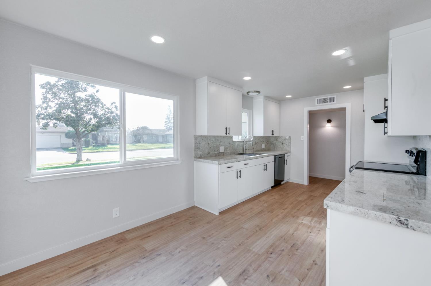 4031 E Pontiac Way, Fresno, CA 93726