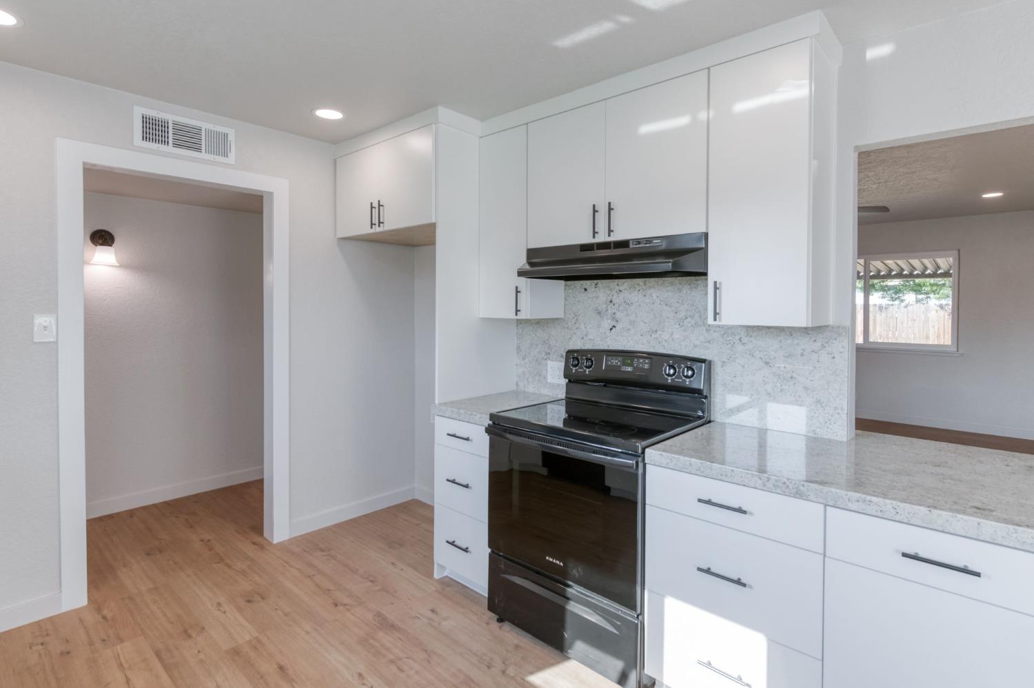 4031 E Pontiac Way, Fresno, CA 93726