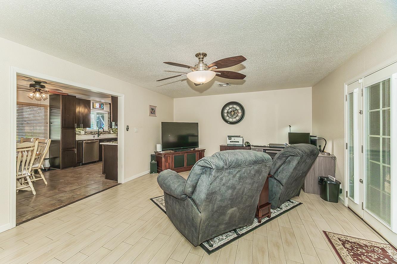 5499 N Bond St, Fresno, CA 93710