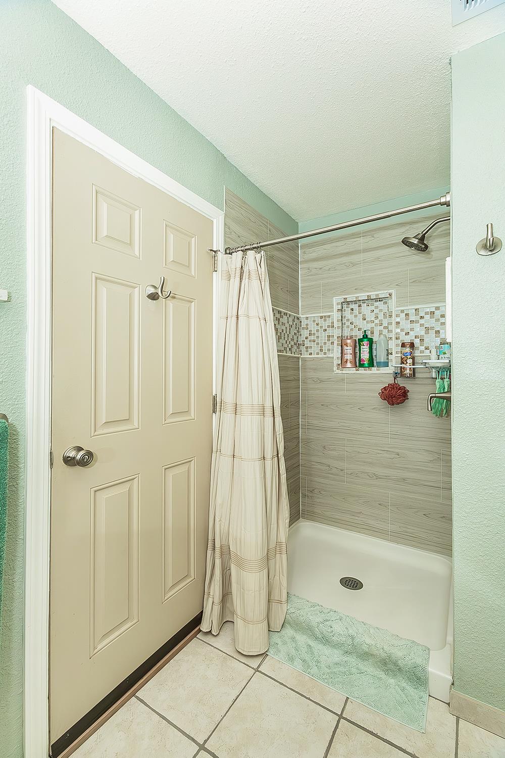 5499 N Bond St, Fresno, CA 93710