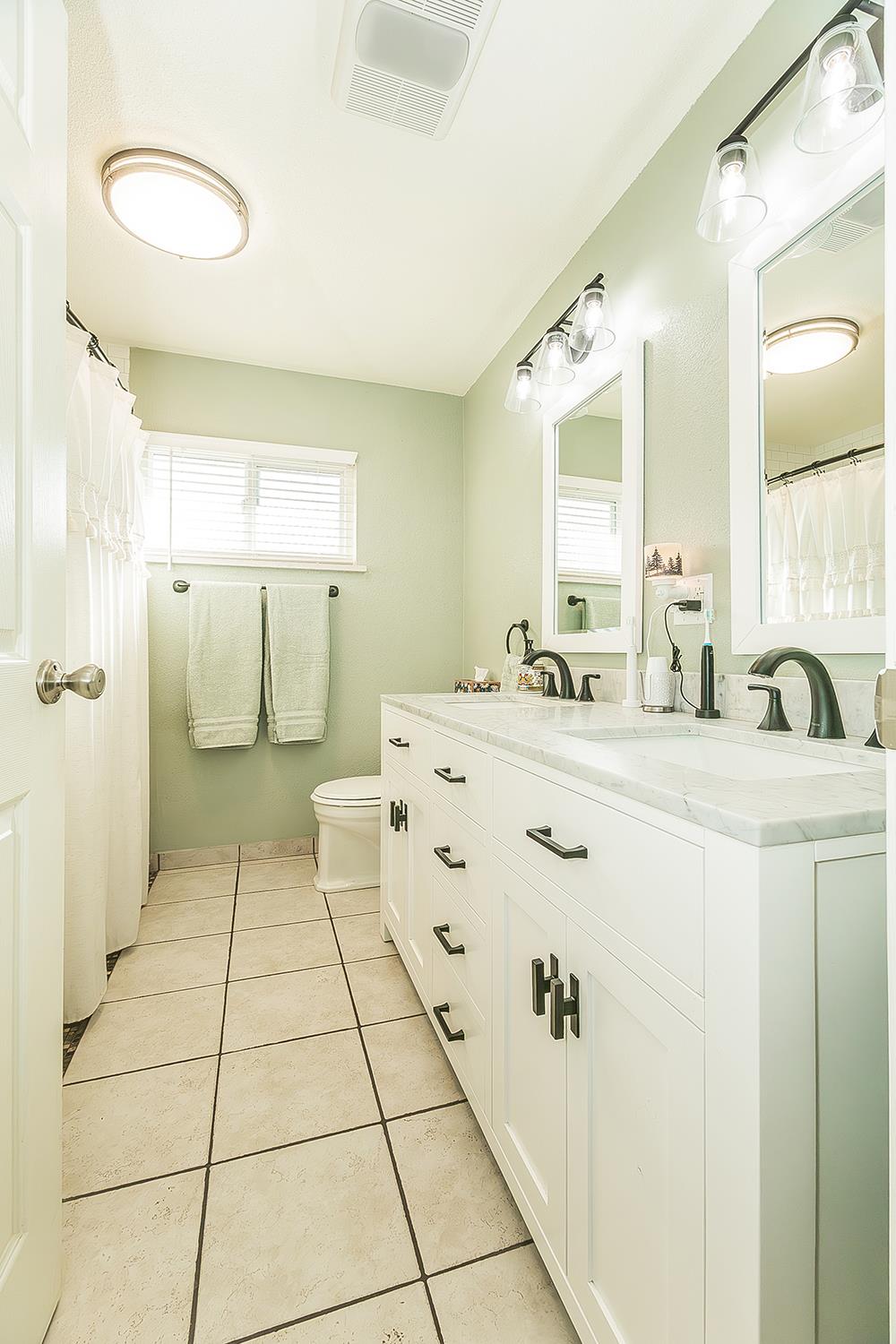 5499 N Bond St, Fresno, CA 93710