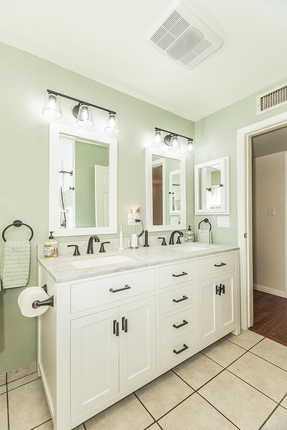 5499 N Bond St, Fresno, CA 93710