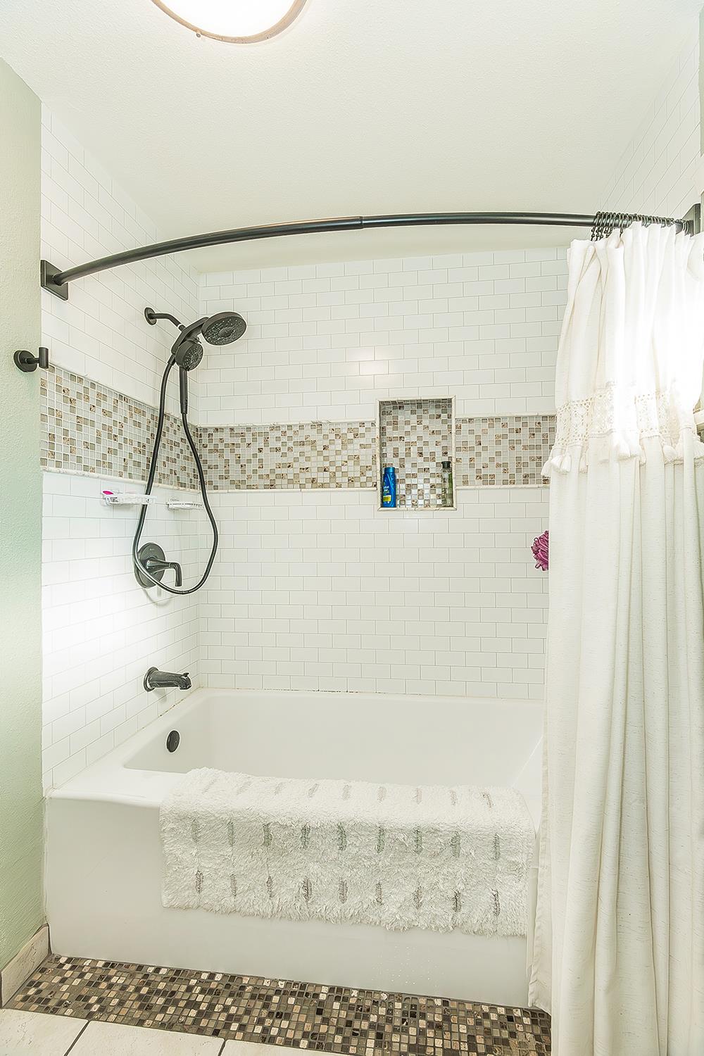 5499 N Bond St, Fresno, CA 93710