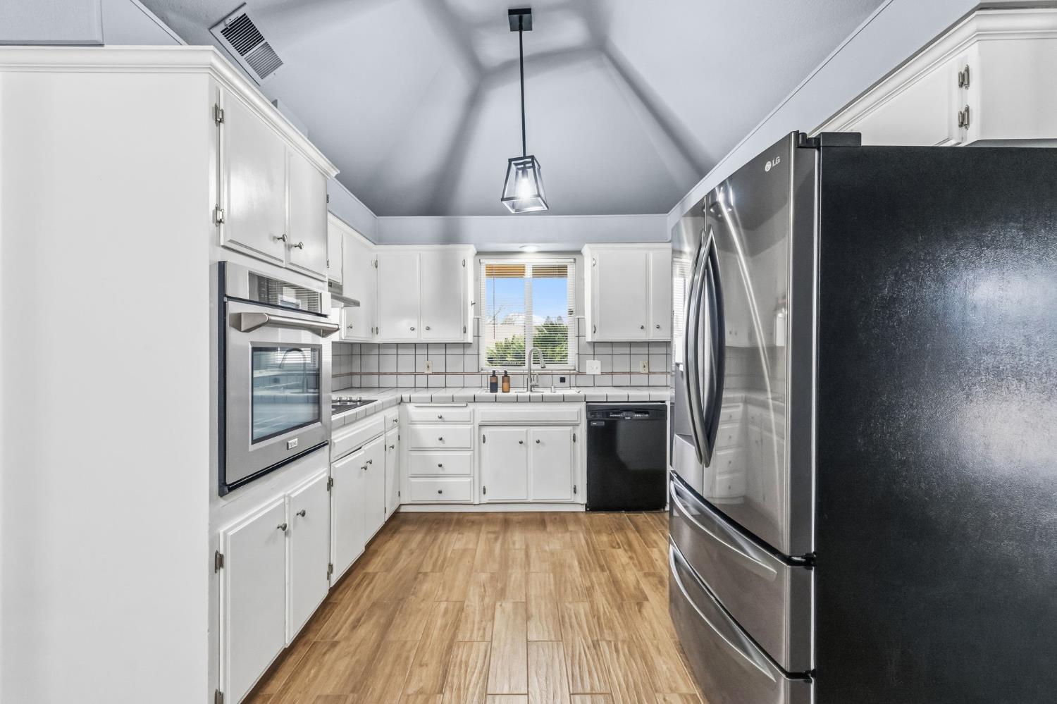 4665 W Ashcroft Ave, Fresno, CA 93722