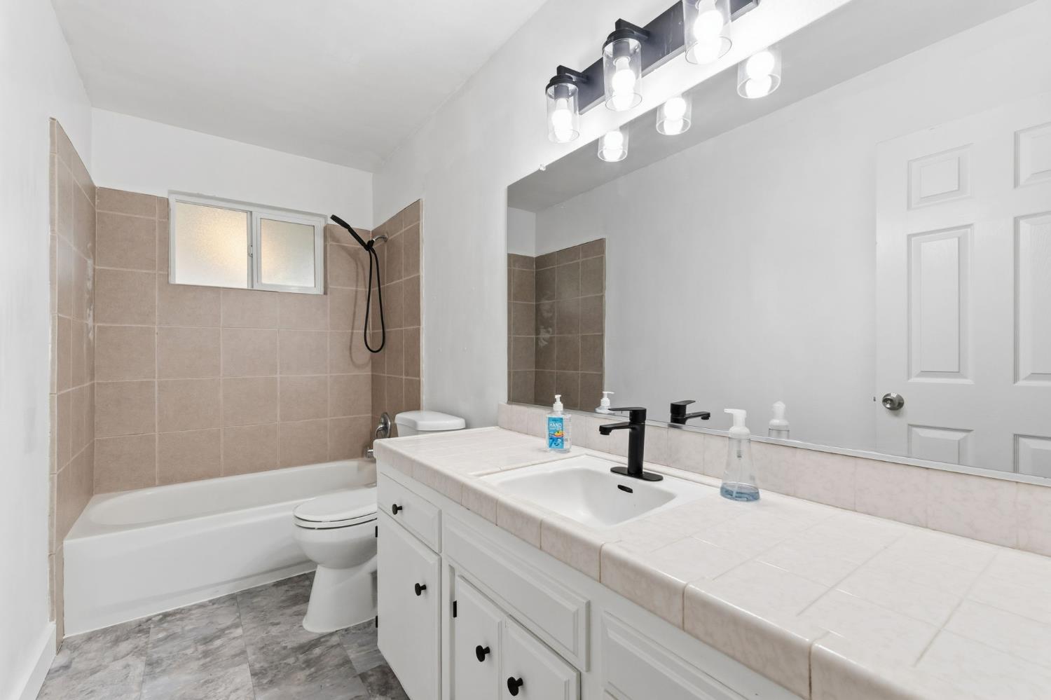 4665 W Ashcroft Ave, Fresno, CA 93722