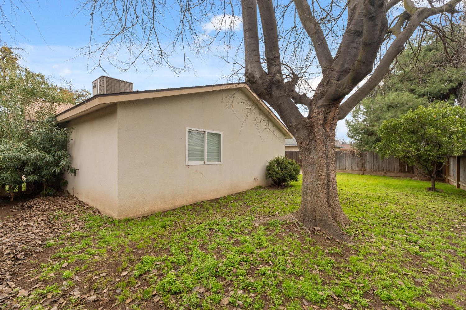 4665 W Ashcroft Ave, Fresno, CA 93722