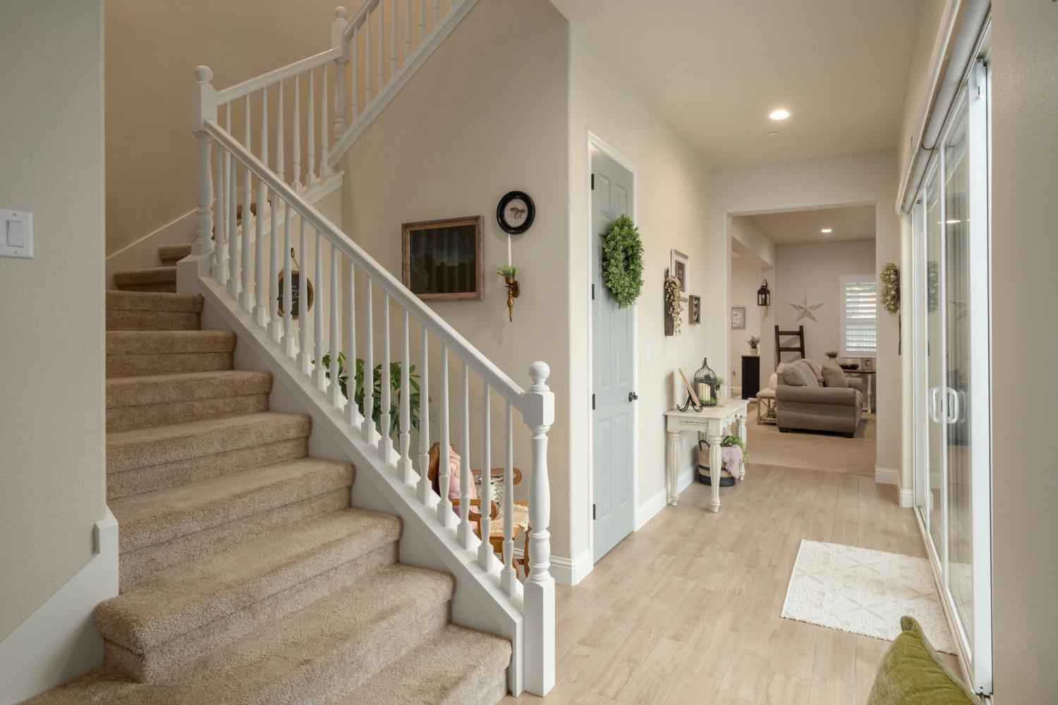 2047 Menlo Ave, Clovis, CA 93611