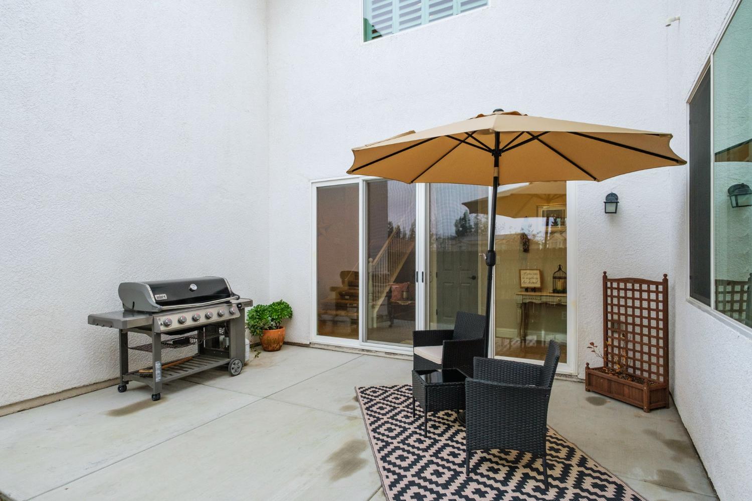 2047 Menlo Ave, Clovis, CA 93611