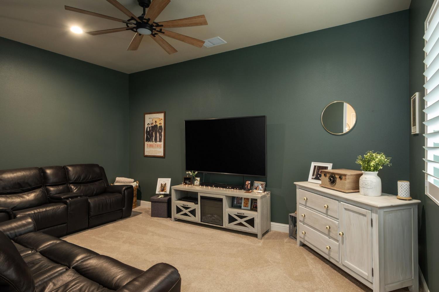 2047 Menlo Ave, Clovis, CA 93611