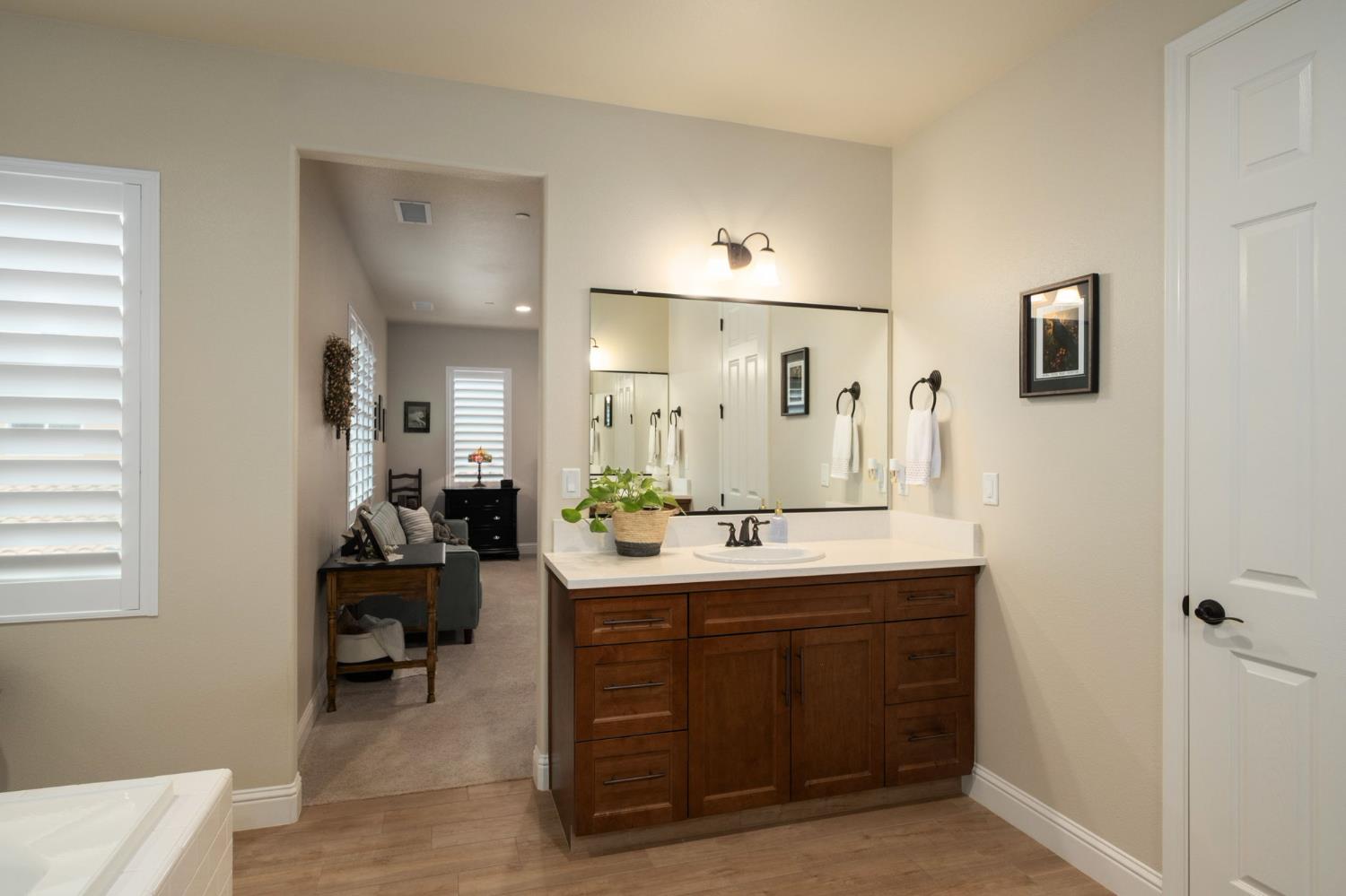 2047 Menlo Ave, Clovis, CA 93611