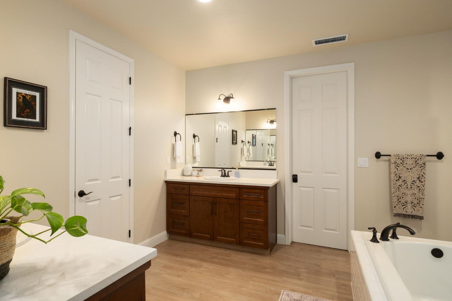 2047 Menlo Ave, Clovis, CA 93611