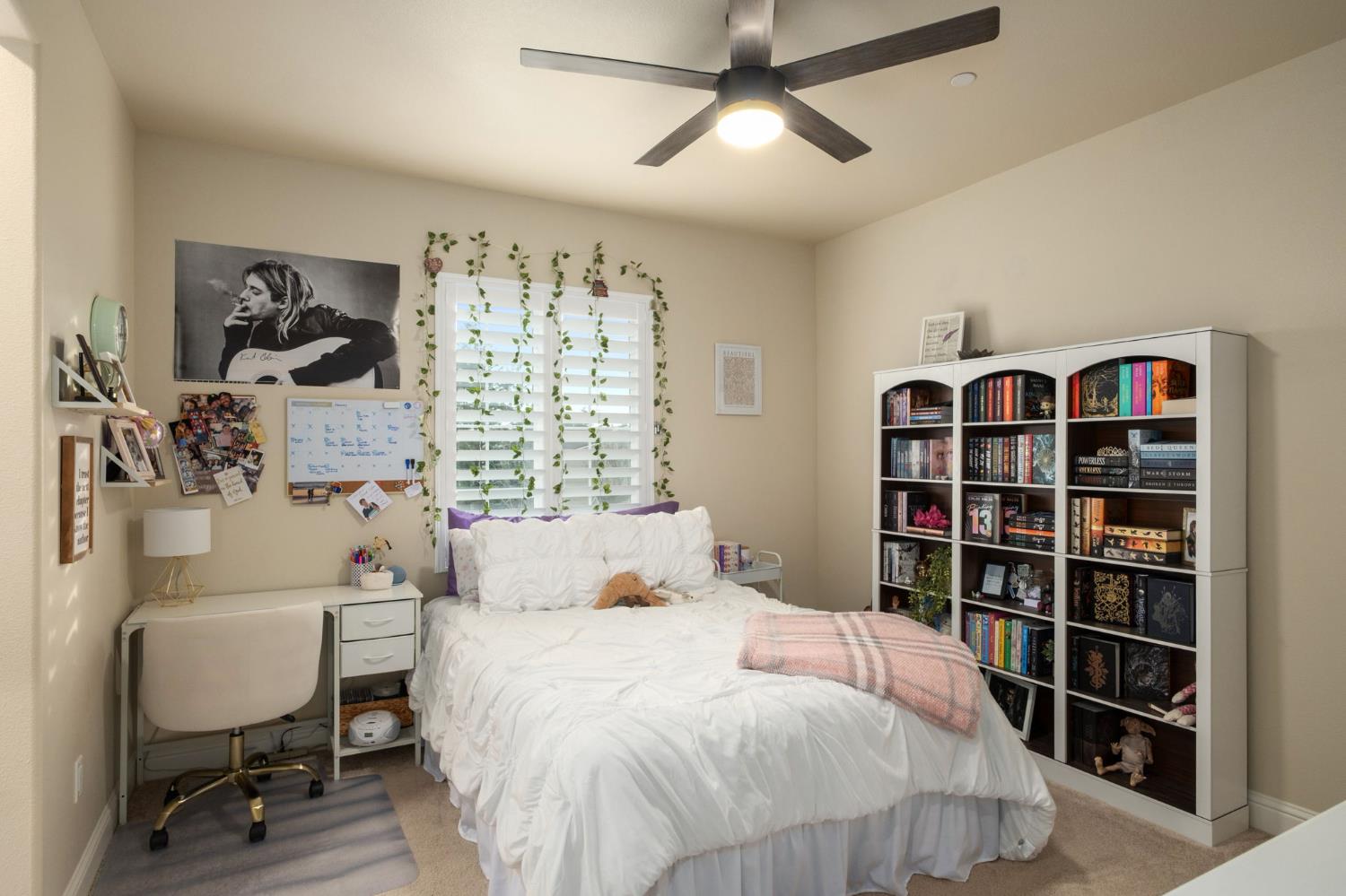 2047 Menlo Ave, Clovis, CA 93611