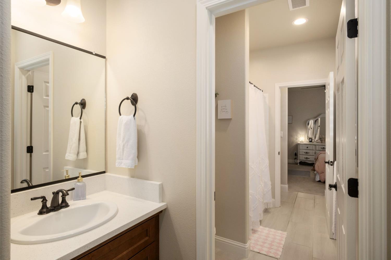 2047 Menlo Ave, Clovis, CA 93611