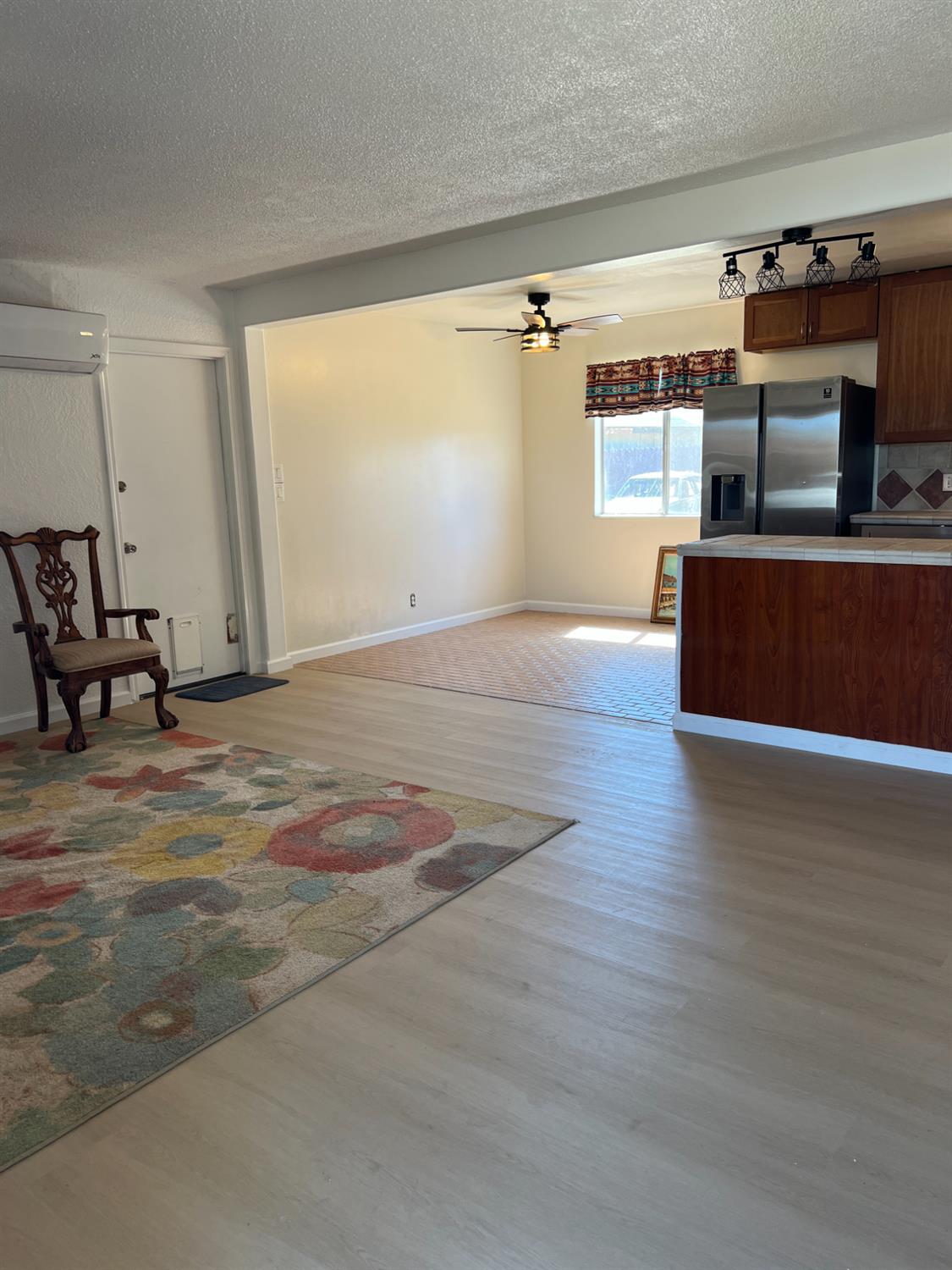 4069 N Sunnyside Ave, Fresno, CA 93727