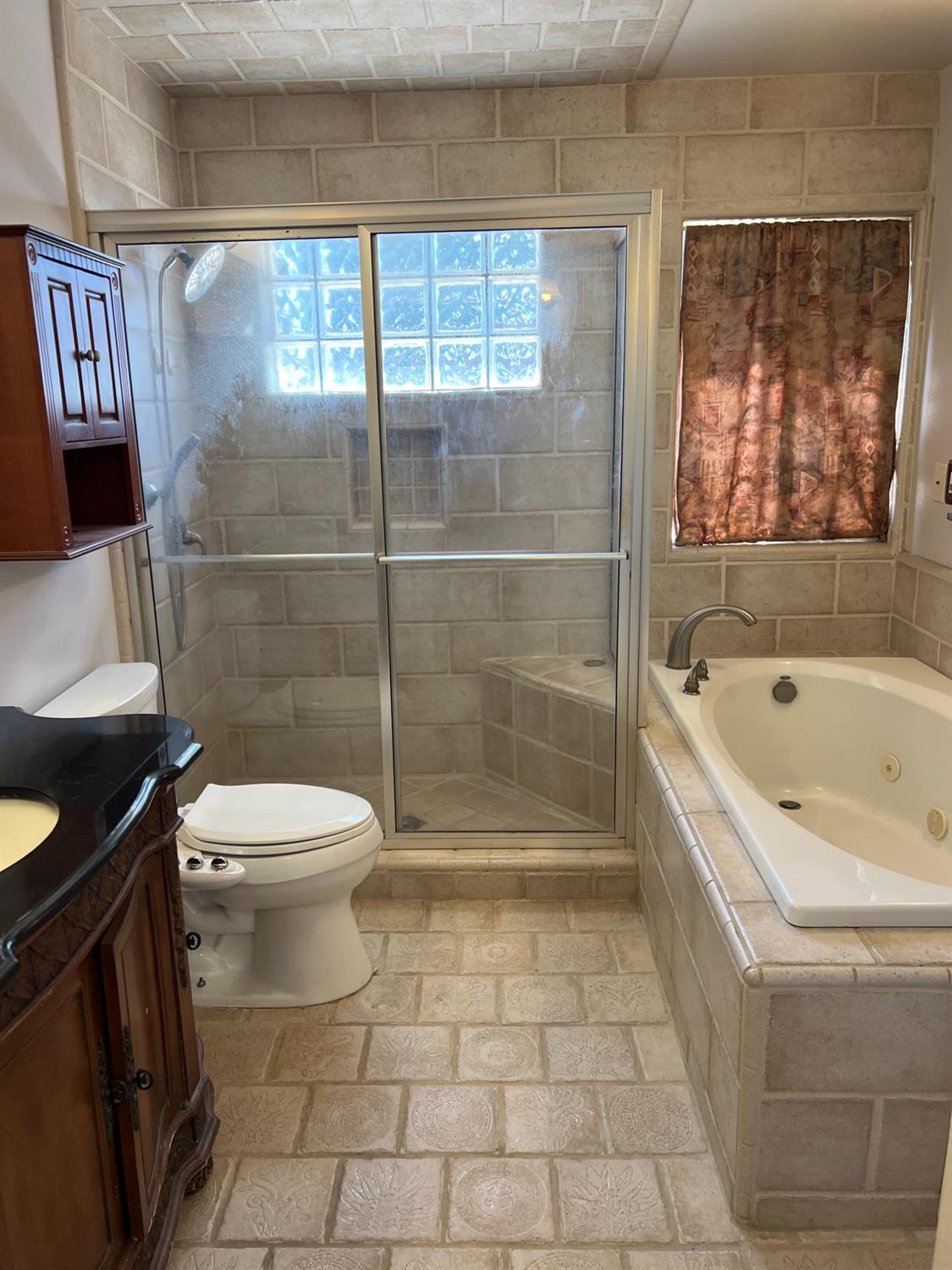 4069 N Sunnyside Ave, Fresno, CA 93727