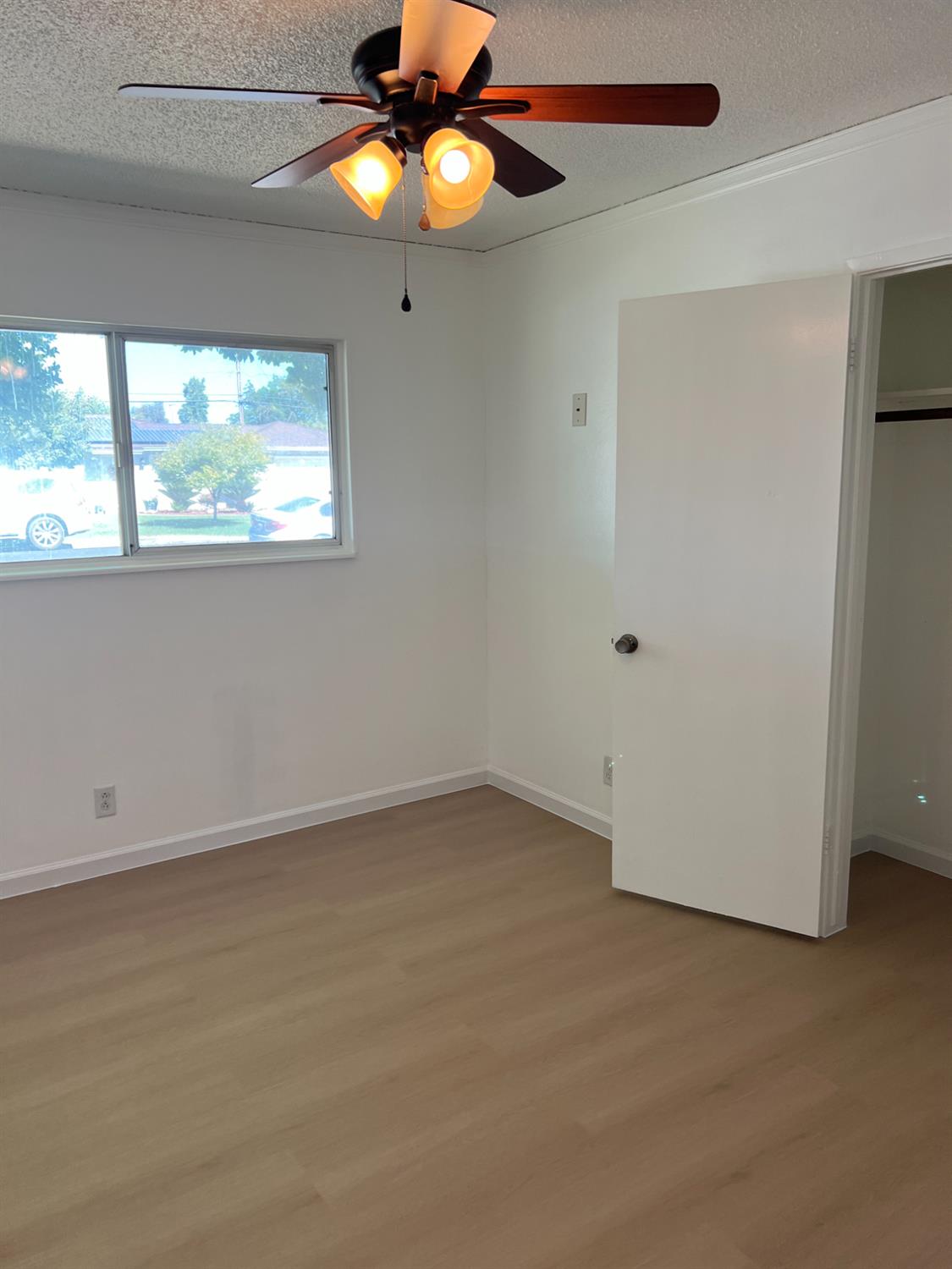 4069 N Sunnyside Ave, Fresno, CA 93727