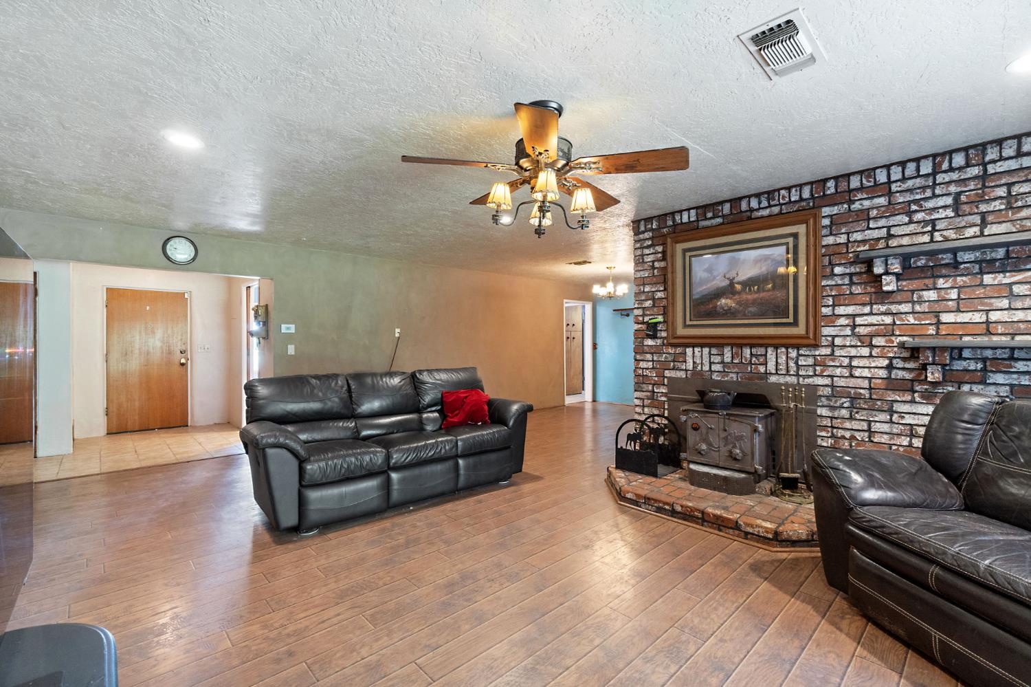 10730 17th Ave, Lemoore, CA 93245