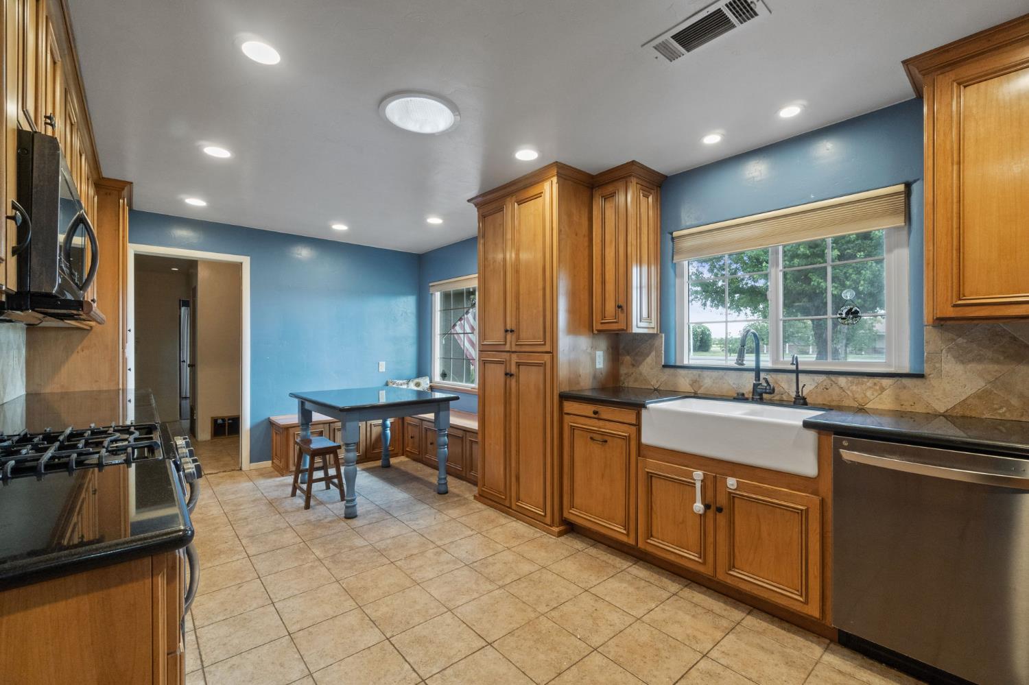 10730 17th Ave, Lemoore, CA 93245