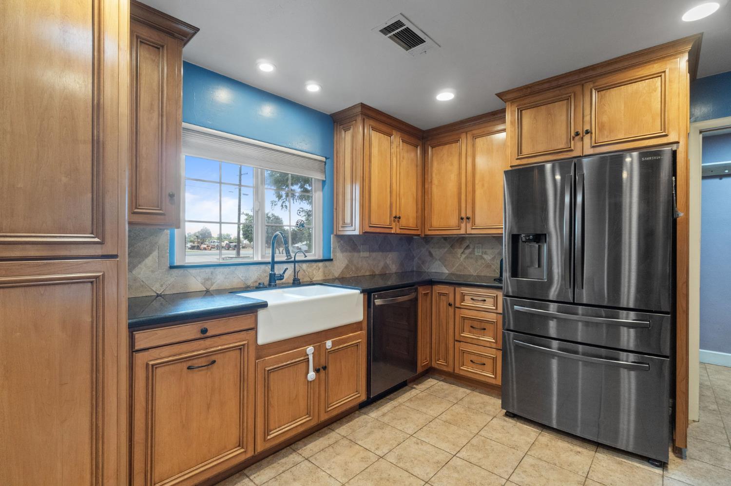 10730 17th Ave, Lemoore, CA 93245