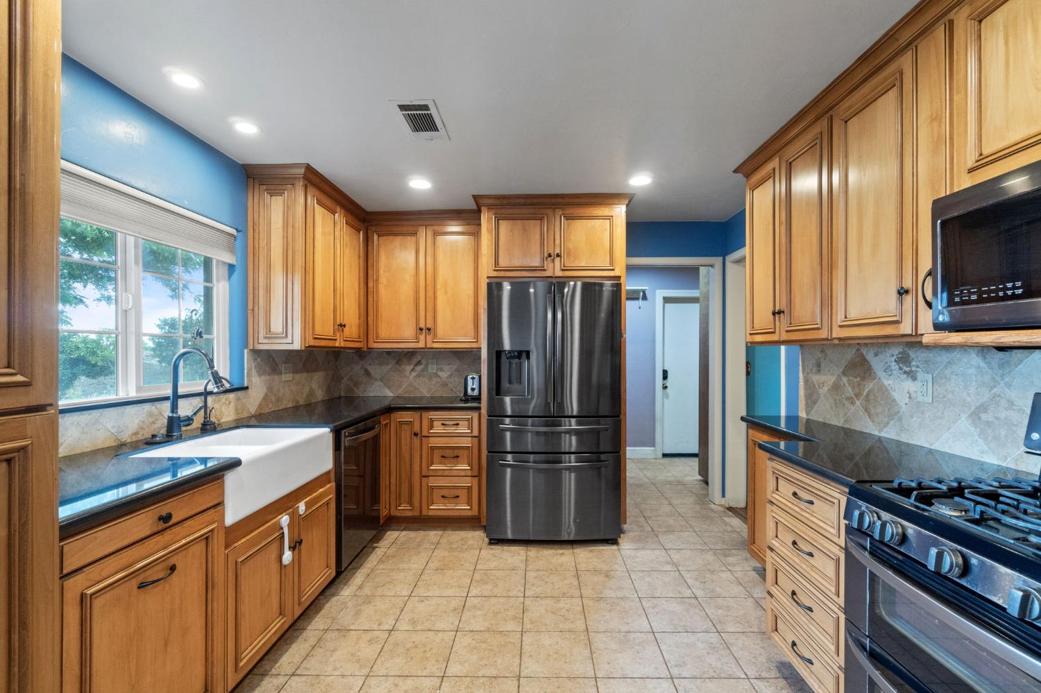 10730 17th Ave, Lemoore, CA 93245