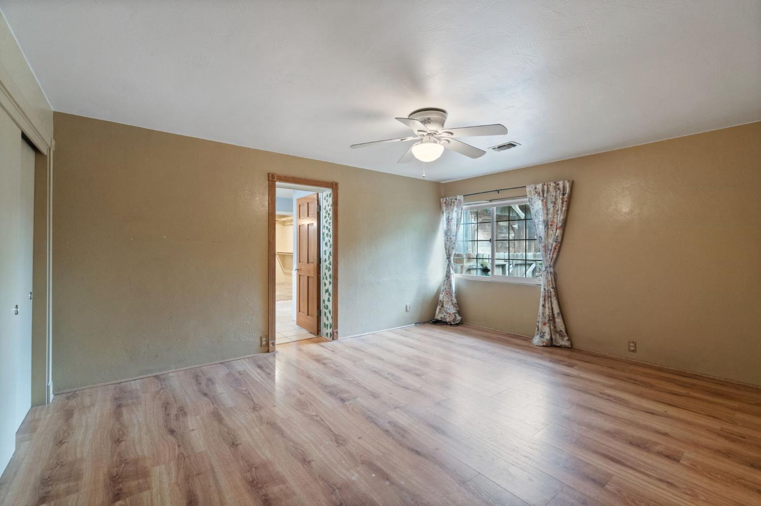 10730 17th Ave, Lemoore, CA 93245