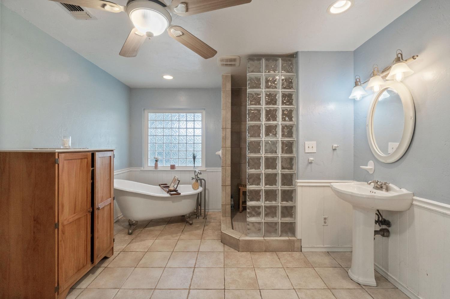 10730 17th Ave, Lemoore, CA 93245