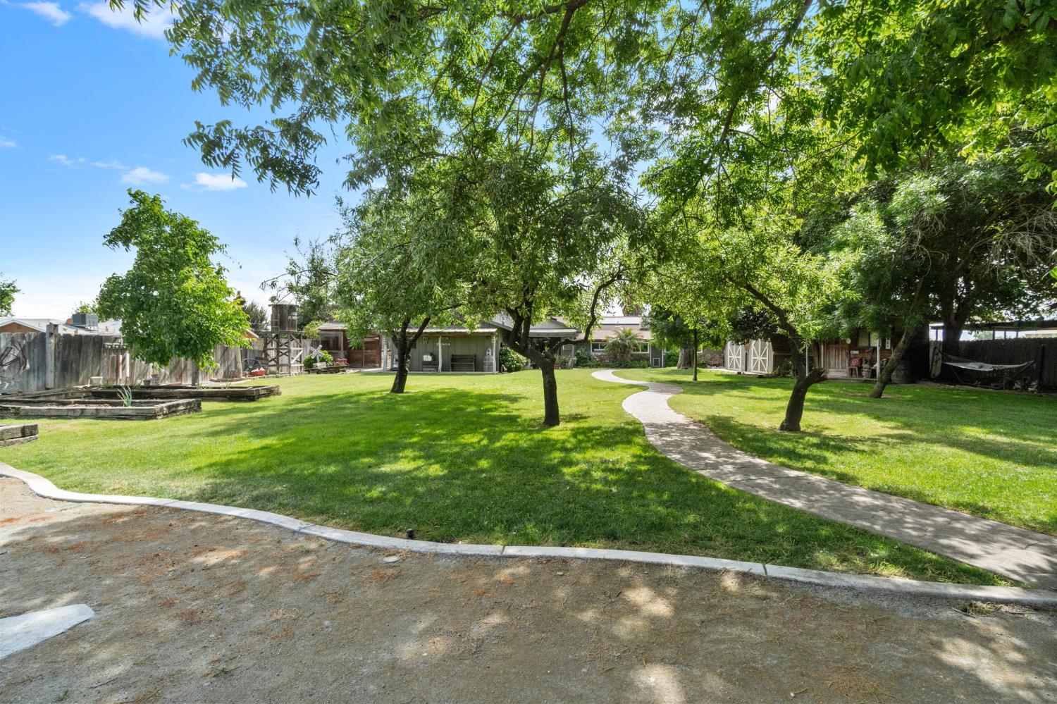 10730 17th Ave, Lemoore, CA 93245