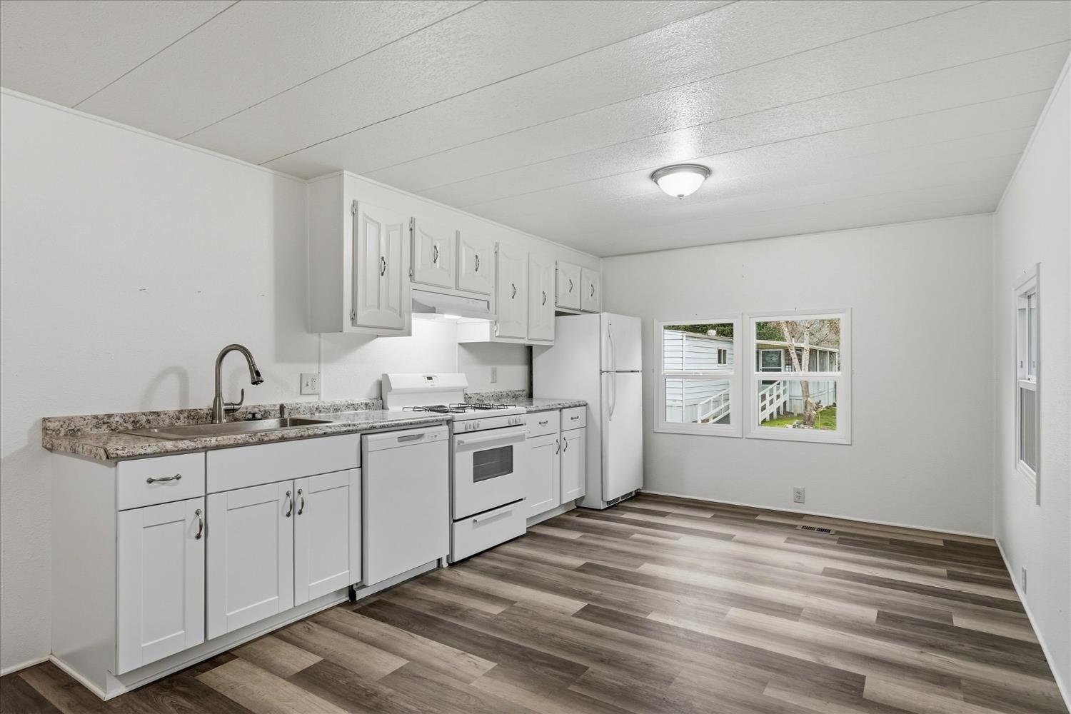 39678 Road 425B #52, Oakhurst, CA 93644