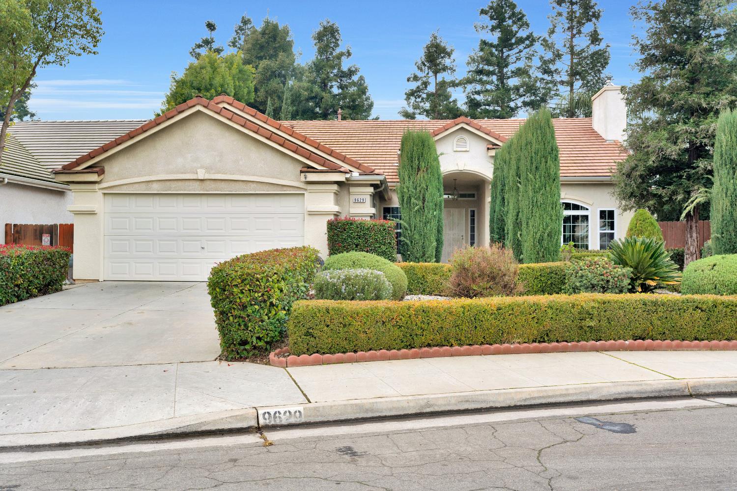 9629 N Paula Ave, Fresno, CA 93720