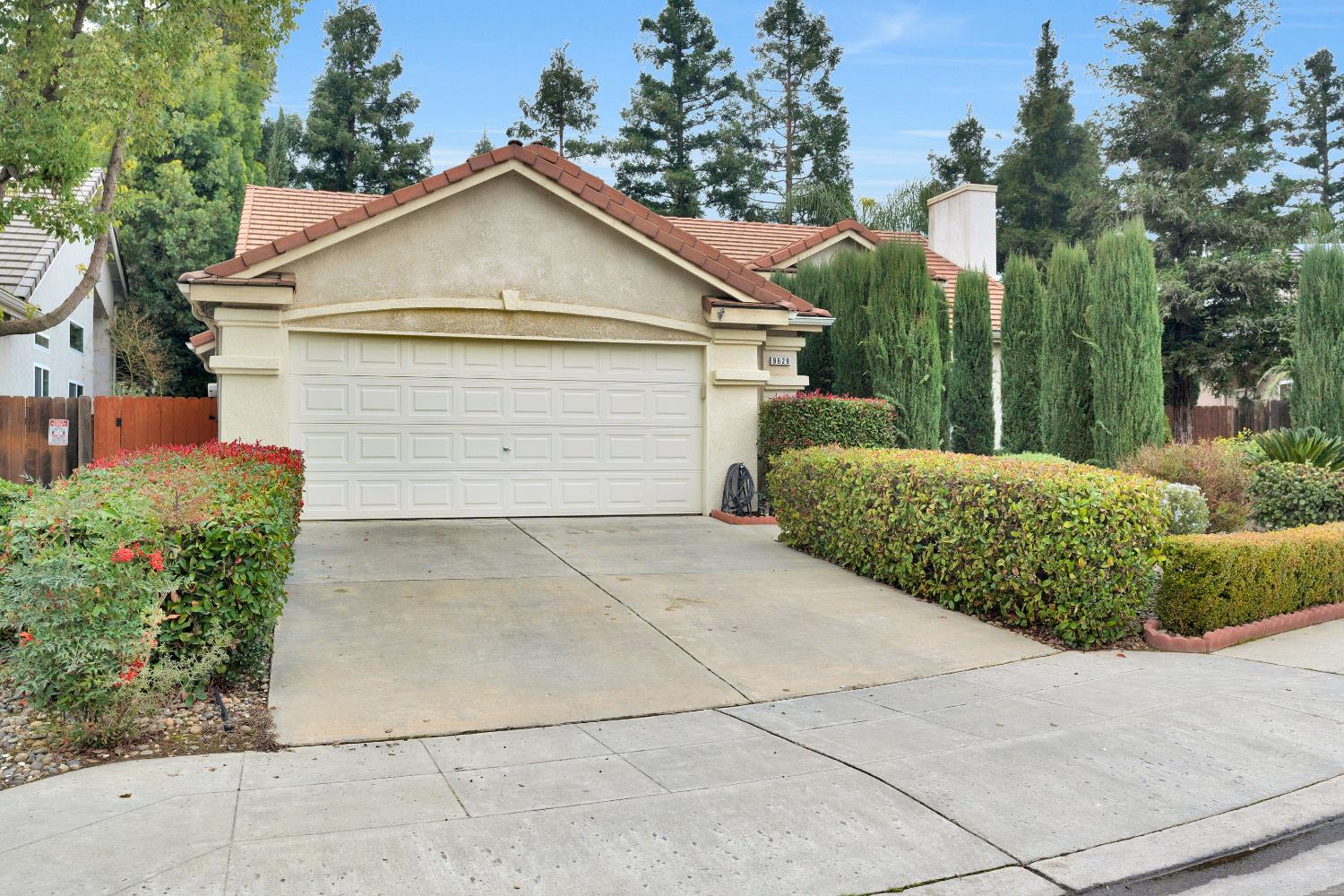 9629 N Paula Ave, Fresno, CA 93720