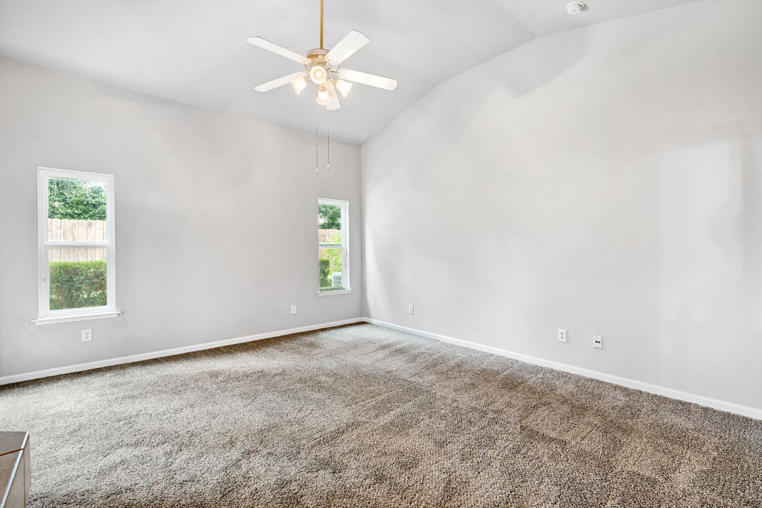 9629 N Paula Ave, Fresno, CA 93720