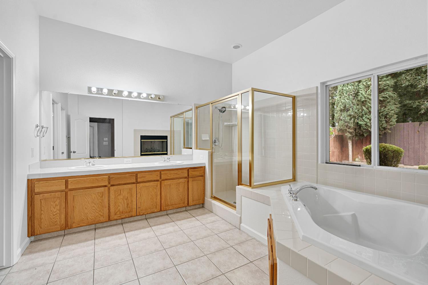 9629 N Paula Ave, Fresno, CA 93720